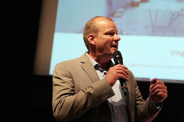 Předstupte před obecenstvo jako mistr řečník!