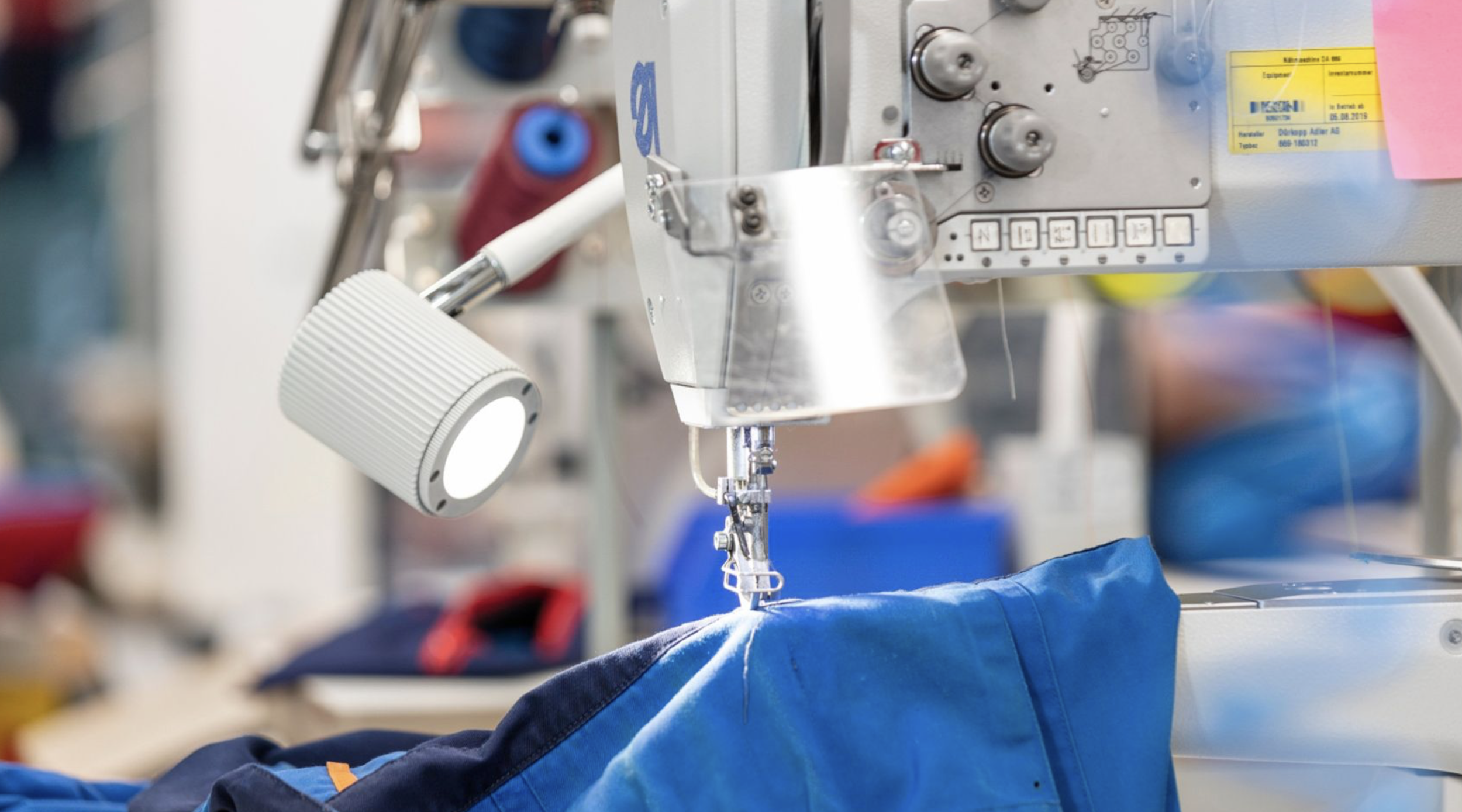 Pro udržitelnější pracovní oblečení: lepší opravit než recyklovat